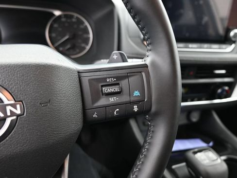 Used 2025 Nissan Rogue SV AWD/4WD image 28