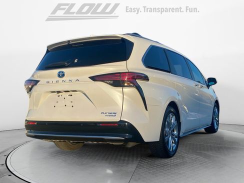 Used 2023 Toyota Sienna Platinum image 8