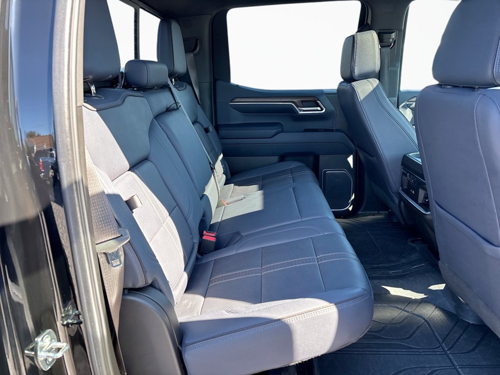 Used 2023 Chevrolet Silverado 1500 High Country w/ High Country Premium Package AWD/4WD image 17