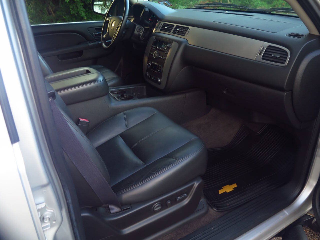 Used 2011 Chevrolet Avalanche LT w/ Luxury Package AWD/4WD image 17