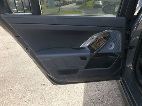 Used 2023 BMW 760i xDrive image 12