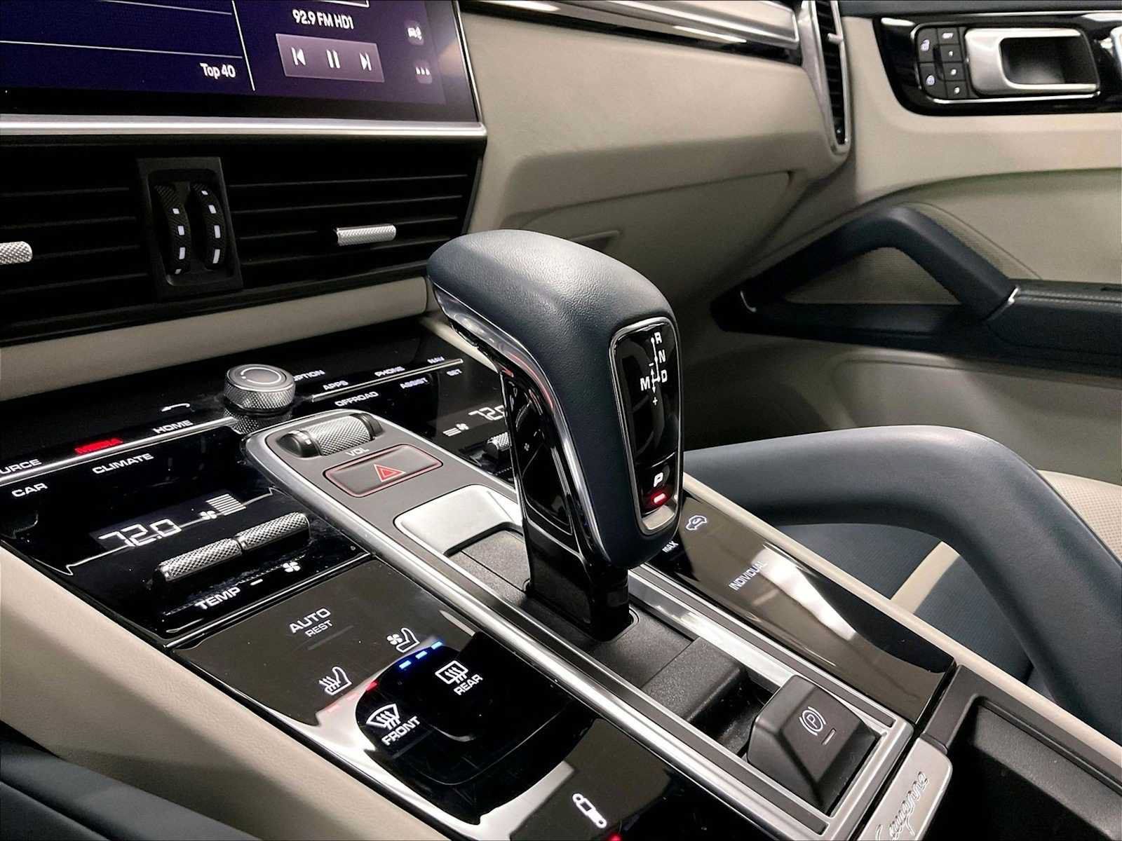Certified 2023 Porsche Cayenne Platinum Edition AWD/4WD image 17