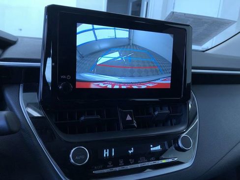 Used 2025 Toyota Corolla LE image 27