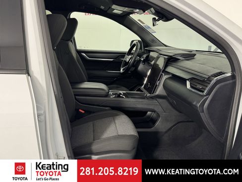 Used 2025 GMC Acadia Elevation image 19