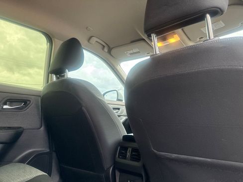 Used 2023 Nissan Rogue SV FWD image 25