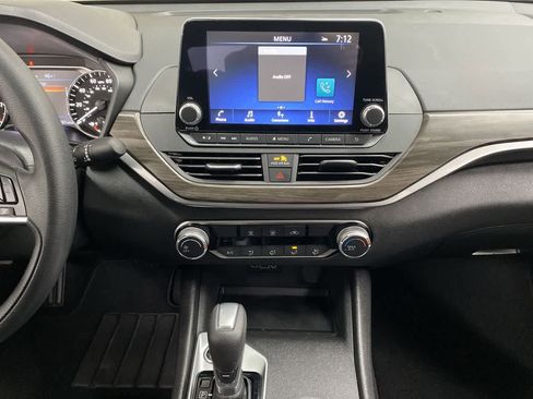 Used 2025 Nissan Altima 2.5 SV FWD image 24