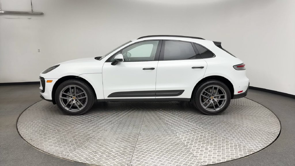 Used 2022 Porsche Macan AWD/4WD image 5