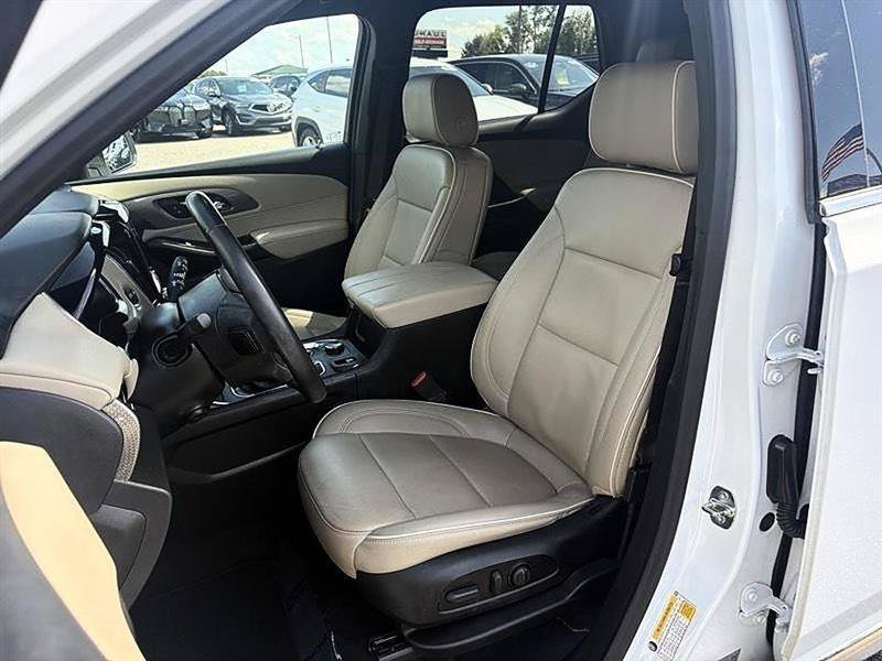 Used 2023 Chevrolet Traverse Premier FWD image 14