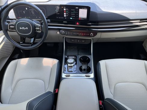 Used 2025 Kia Carnival SX Prestige FWD image 3