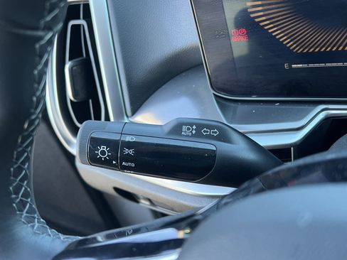 Used 2025 Kia Sorento S w/ Panoramic Sunroof Package image 13