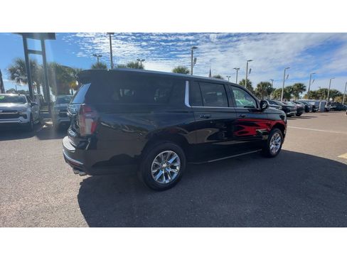 Used 2024 Chevrolet Suburban Premier image 2