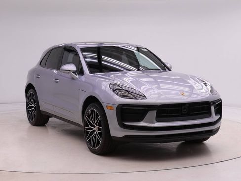 Used 2025 Porsche Macan image 9