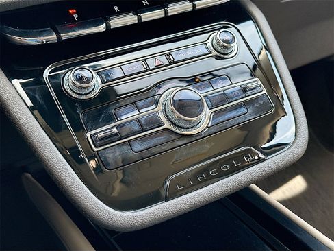 Used 2021 Lincoln Corsair Standard image 15