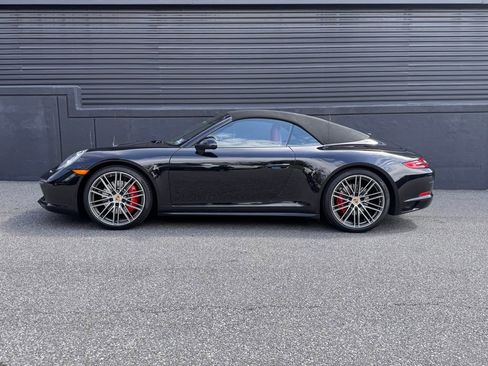 Certified 2017 Porsche 911 Carrera 4S image 2