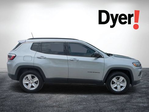 Used 2022 Jeep Compass Latitude w/ Convenience Group AWD/4WD image 2