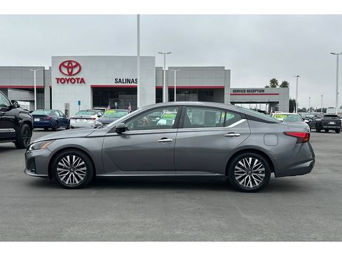 Used 2024 Nissan Altima 2.5 SV FWD image 7