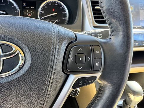 Used 2018 Toyota Highlander Limited Platinum image 13