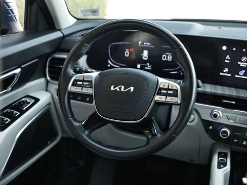 Used 2024 Kia Telluride EX w/ EX Captain's Chair Package AWD/4WD image 29