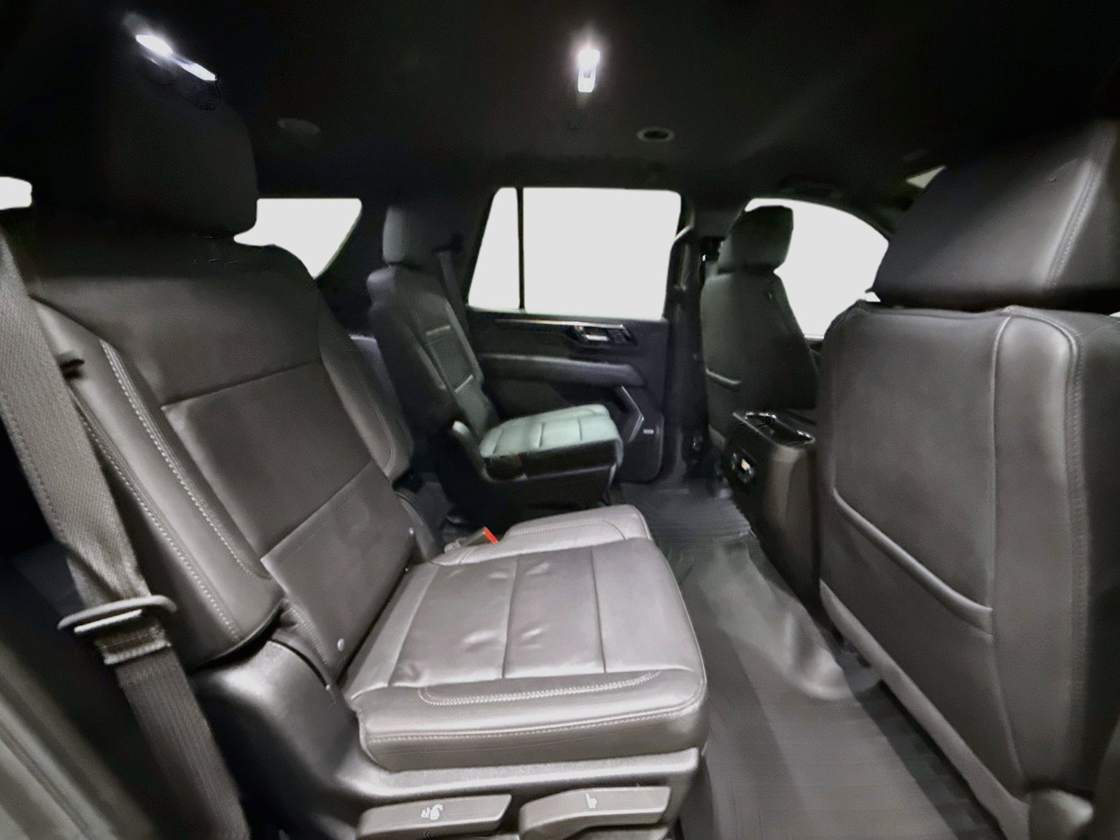 Used 2025 Chevrolet Tahoe LT w/ Comfort Package AWD/4WD image 32