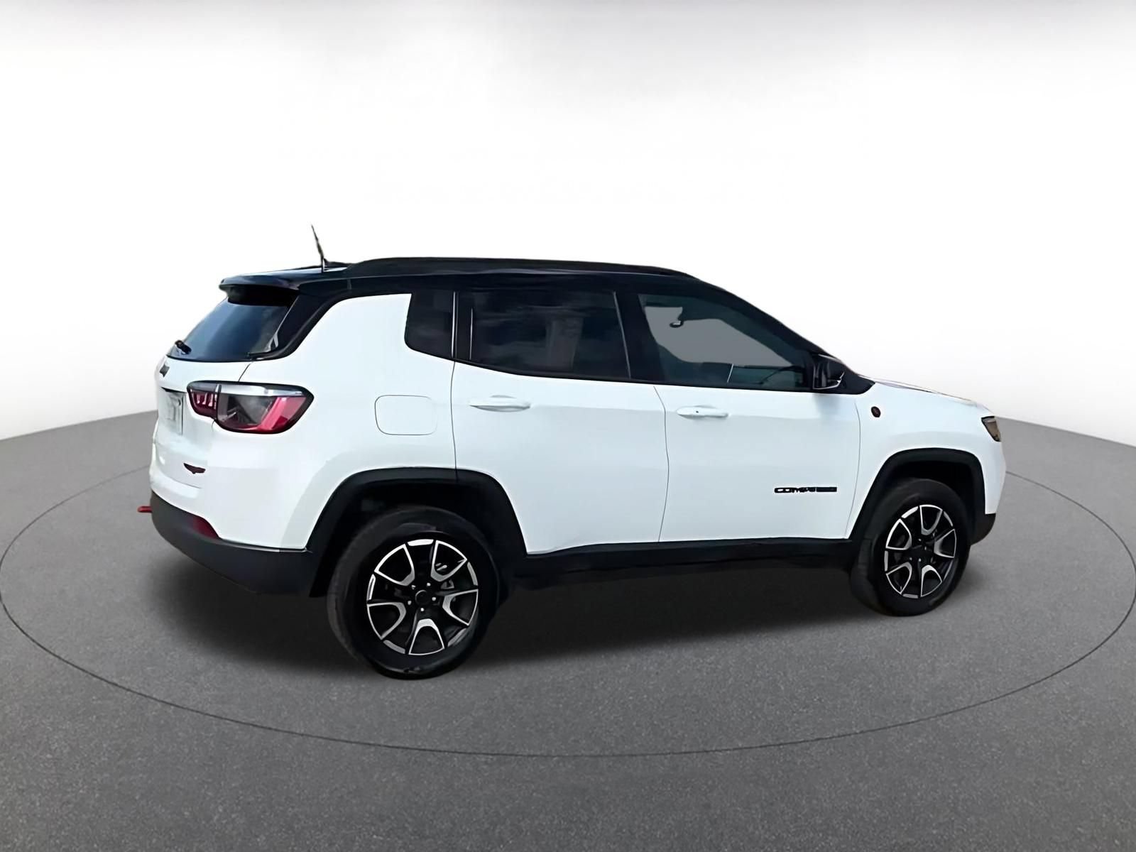 Used 2025 Jeep Compass Trailhawk AWD/4WD image 14