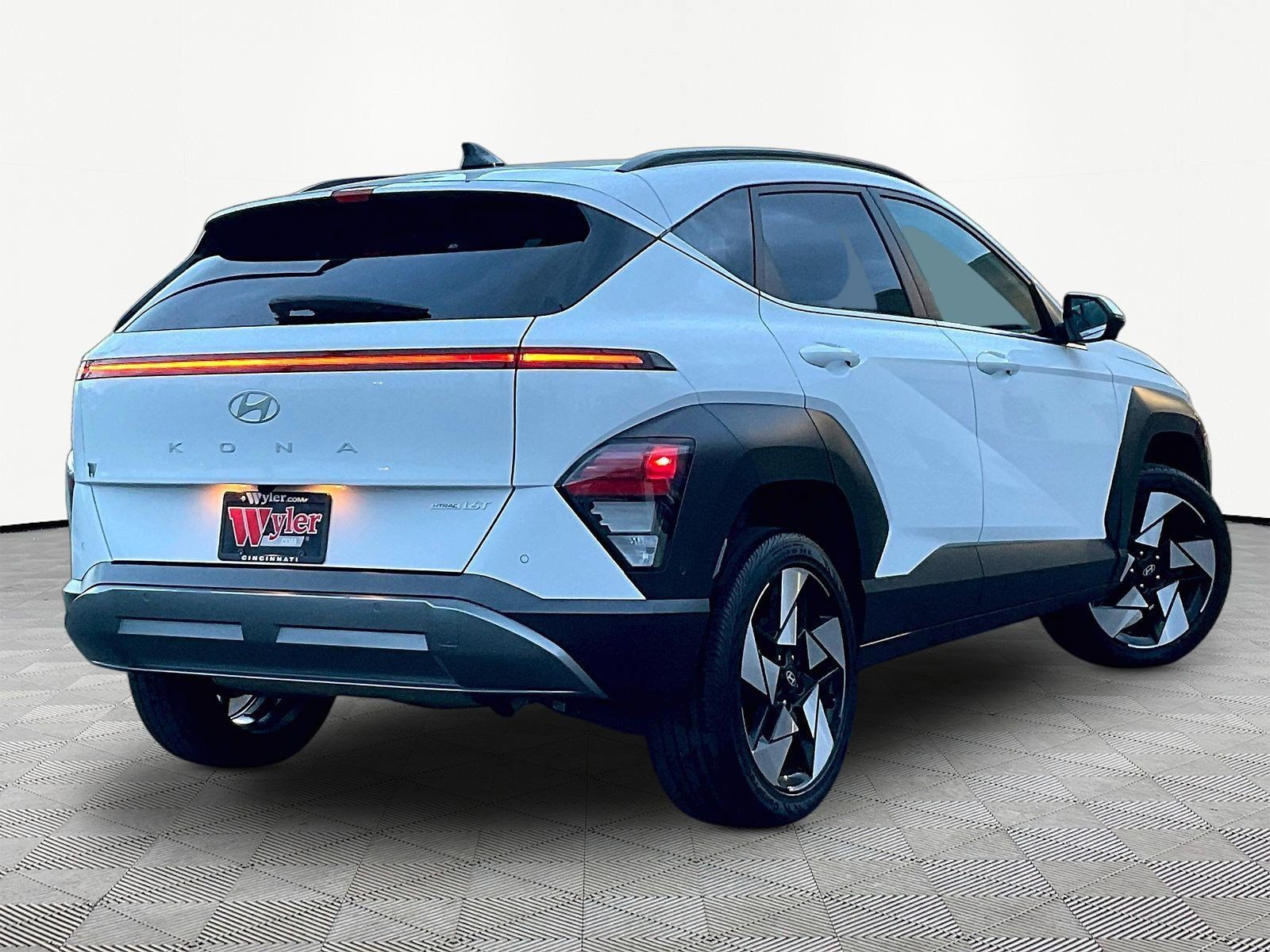Used 2024 Hyundai Kona Limited AWD/4WD image 6