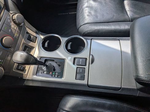 Used 2012 Toyota Highlander SE w/ Tow Pkg FWD image 21
