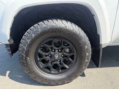 Used 2021 Toyota Tacoma SR5 RWD image 7