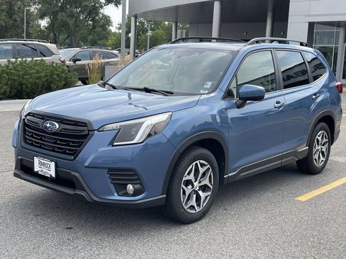 Used 2023 Subaru Forester Premium AWD/4WD image 3