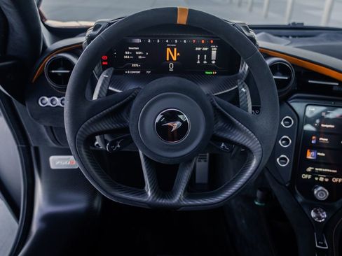 Used 2024 McLaren 750S image 18