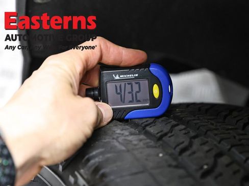 Used 2023 Chevrolet Colorado W/T RWD image 24