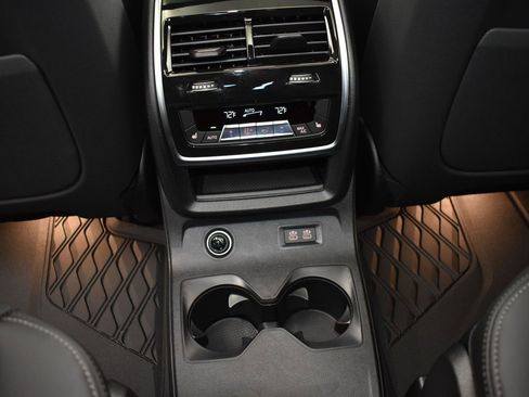 New 2026 BMW X7 xDrive40i w/ M Sport Package image 18