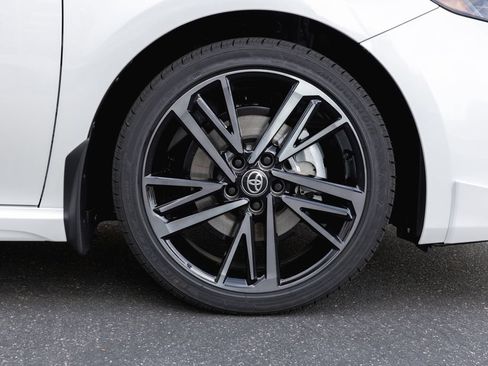 New 2026 Toyota Camry Hybrid FWD image 4