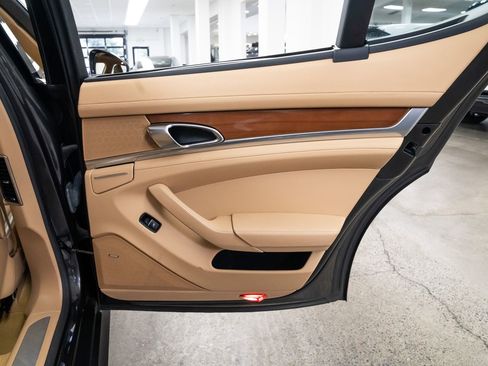 Used 2014 Porsche Panamera S image 21