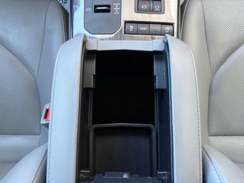 Used 2021 Toyota Highlander Platinum FWD image 31