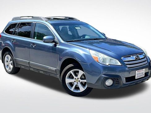 Used 2014 Subaru Outback 2.5i Premium w/ Moonroof Package AWD/4WD image 3