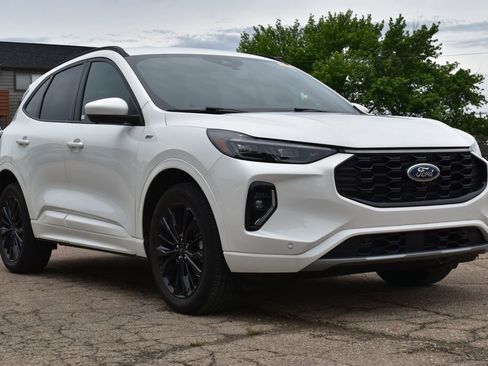 Used 2023 Ford Escape ST-Line Elite AWD/4WD image 3