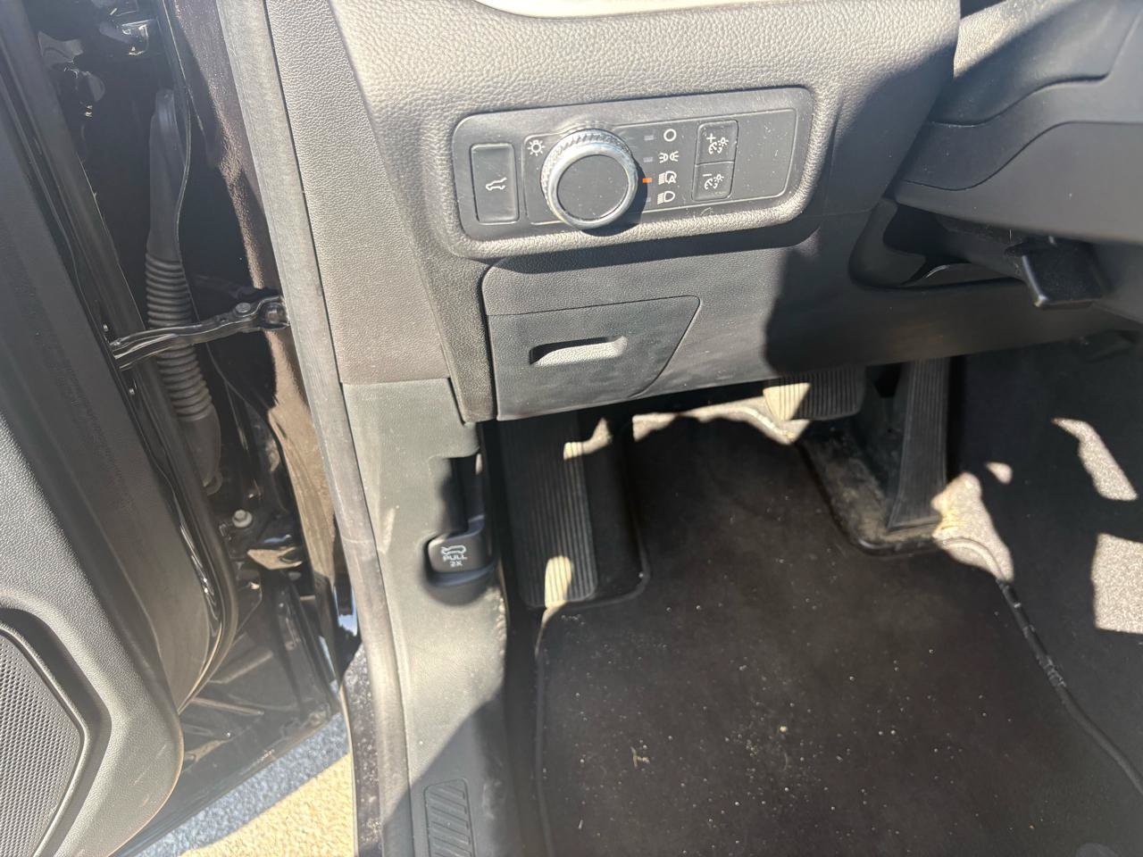 Certified 2022 Ford Explorer XLT RWD image 11