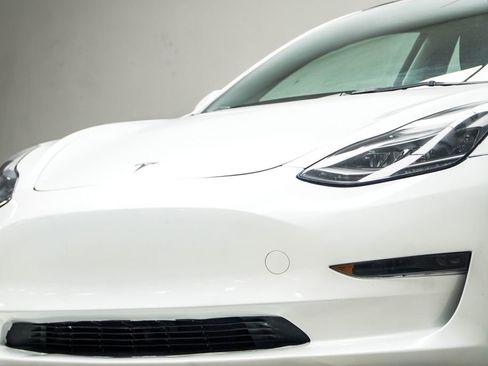 Used 2023 Tesla Model 3 Standard Range RWD image 2