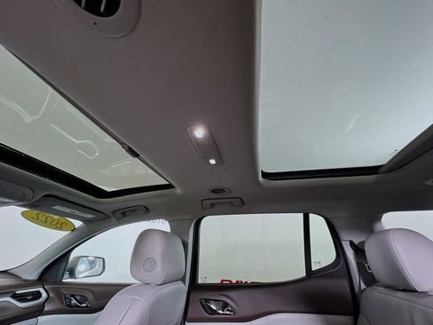Used 2022 GMC Acadia SLT w/ Technology Package AWD/4WD image 25