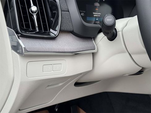 New 2026 Volvo XC90 T8 Ultra w/ Protection Package Premier image 8