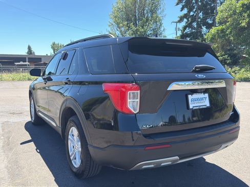 Used 2021 Ford Explorer XLT w/ Equipment Group 202A AWD/4WD image 21