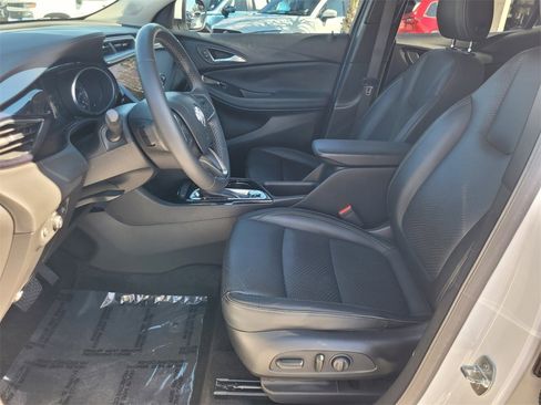 Used 2022 Buick Encore GX Essence image 3