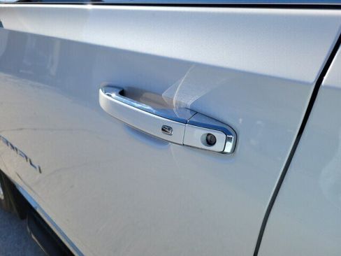 Used 2023 GMC Yukon Denali AWD/4WD image 9