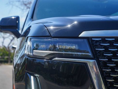 Used 2024 Cadillac Escalade ESV Premium Luxury image 10