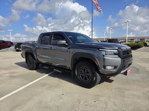 Used 2026 Nissan Frontier PRO-4X w/ Tow Package AWD/4WD image 7