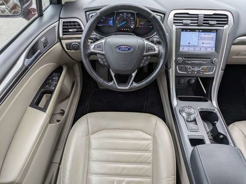Certified 2017 Ford Fusion SE w/ Fusion SE Technology Package FWD image 15