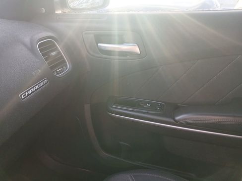 Used 2019 Dodge Charger SXT image 15