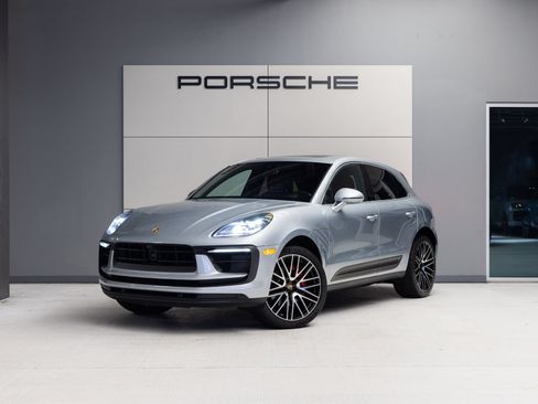 Certified 2023 Porsche Macan S AWD/4WD image 1