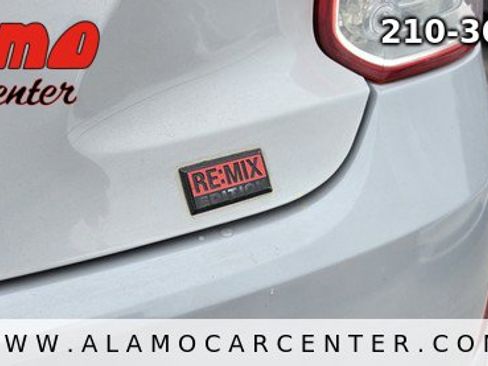 Used 2013 Hyundai Veloster RE:MIX Edition FWD image 12