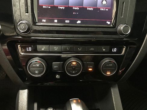 Used 2018 Volkswagen Jetta SEL FWD image 29